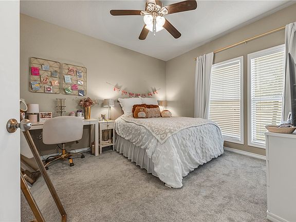 5th image of 3110 Claremont Dr
