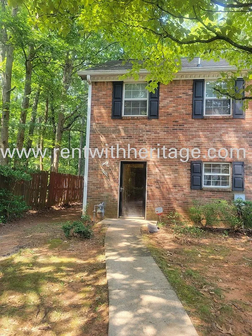 Wow .....Awesome Brick Townhome ( Corner Unit ) Great Home In Great Location — Photo 2