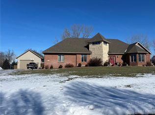 1576 Meadowlands Dr, Fairborn, OH 45324