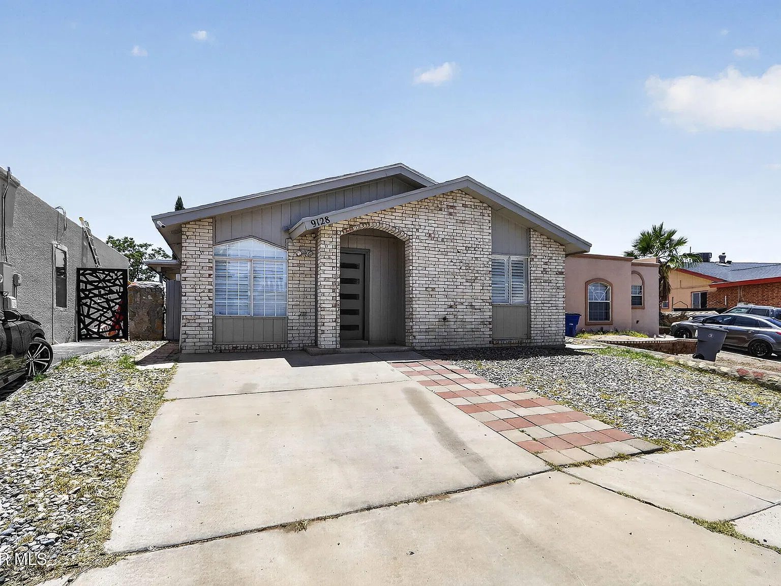 3 bed, 2.0 bath, 921 sqft, $1,349 — Photo 2