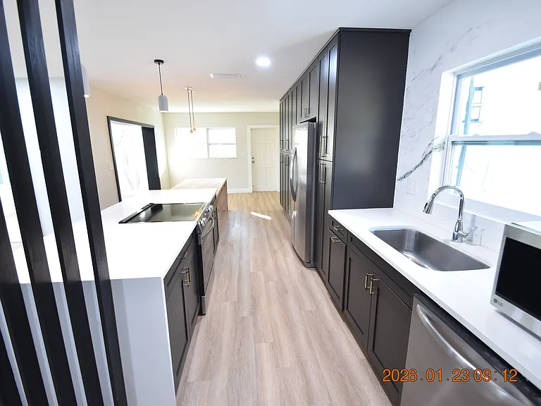 3606 1/2 River Grove Dr — Photo 14