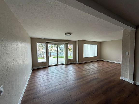 3rd image of 2179 Monterey Dr