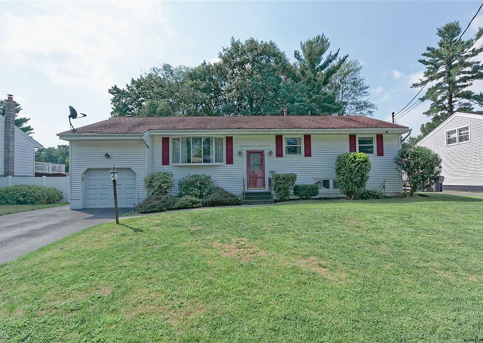1st image of 26 Ravenwood Dr