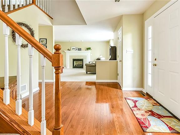 3rd image of 156 Autumn Hill Dr