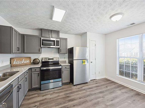 5th image of 5547 Strathmoor Manor Cir