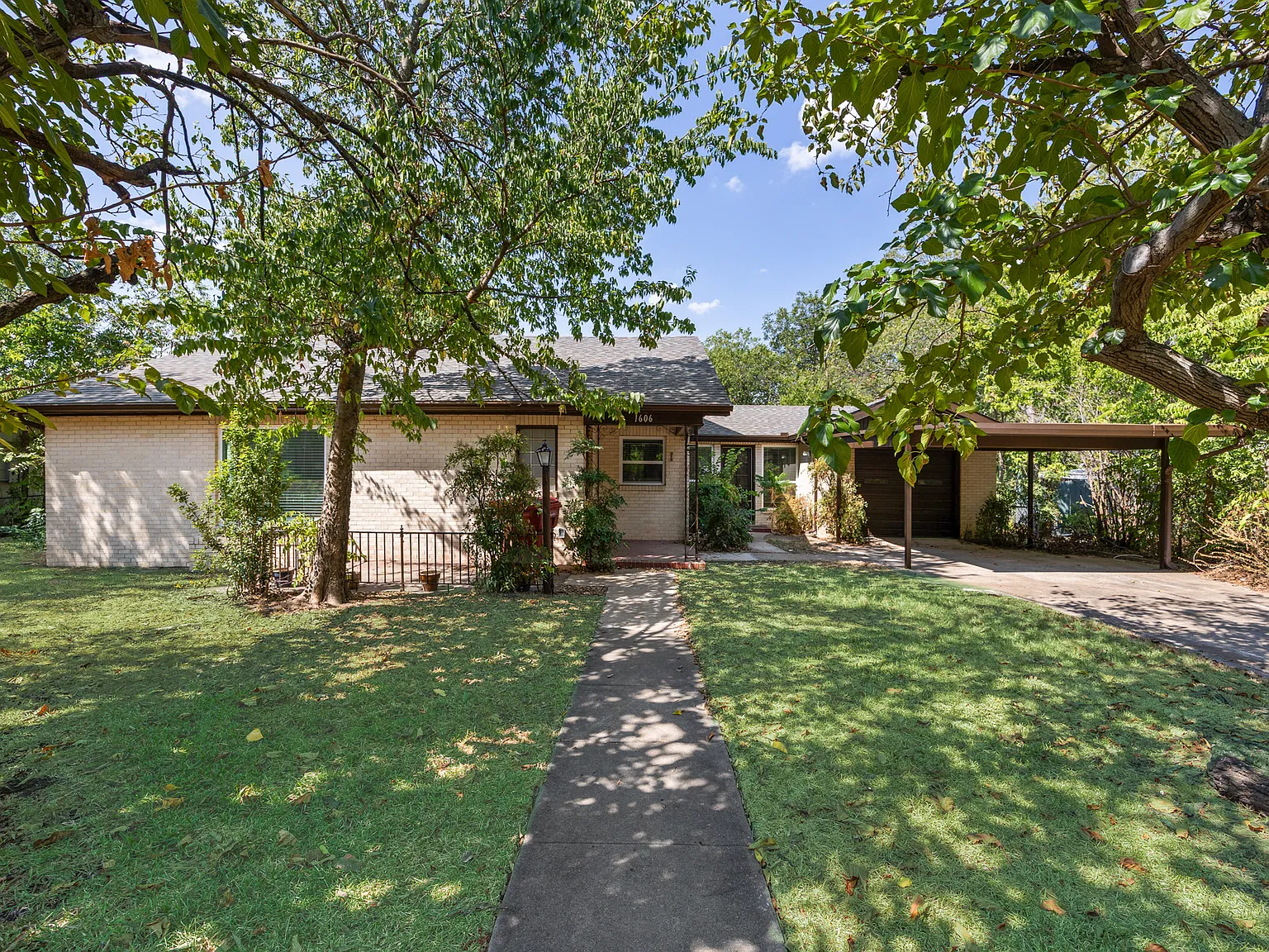 4 bed, 2097 sqft, $1,950 — Photo 1