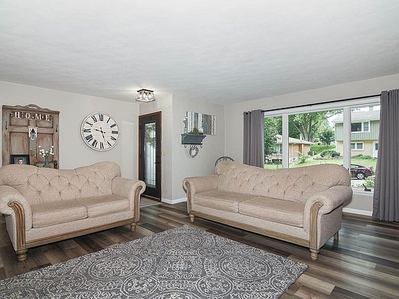 5th image of 3427 Crestwood Dr