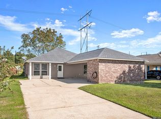 953 Meadow Glen Ave, Zachary, LA 70791