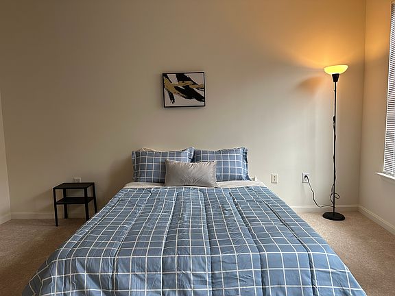 3rd image of 5204 Tuckerman Ln #1201