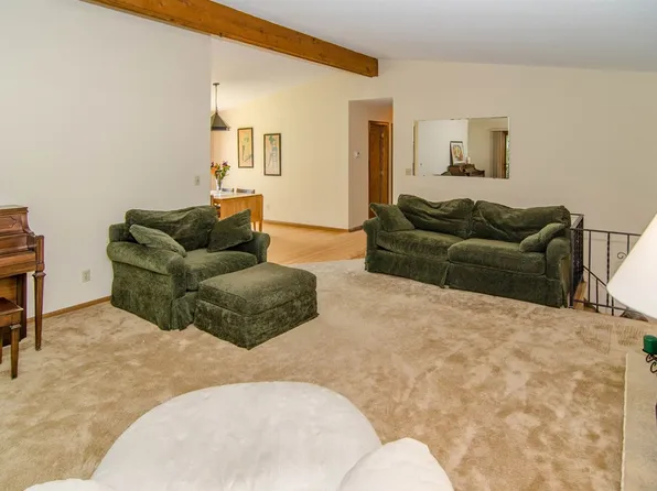 4732 99th St W, Bloomington, MN 55437