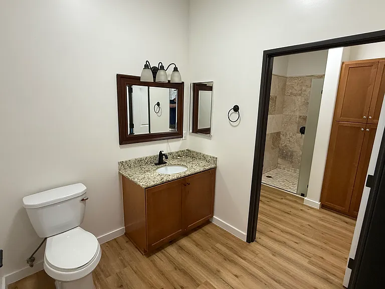 255 W 7th St #26 — Photo 18