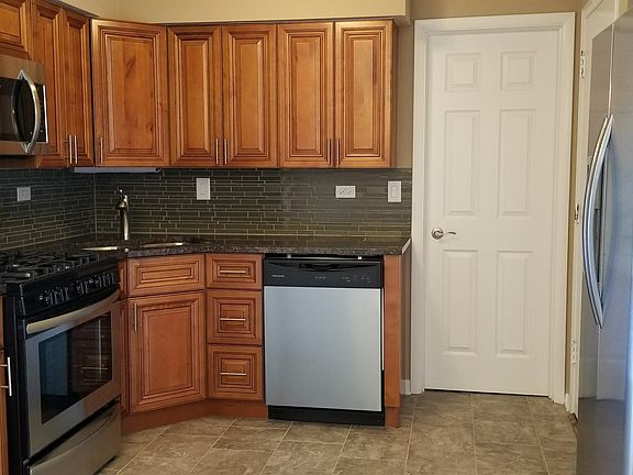 4th image of 5338 W 96th St APT 202