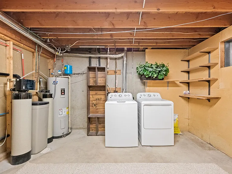 1009 S Lewiston Way — Photo 42