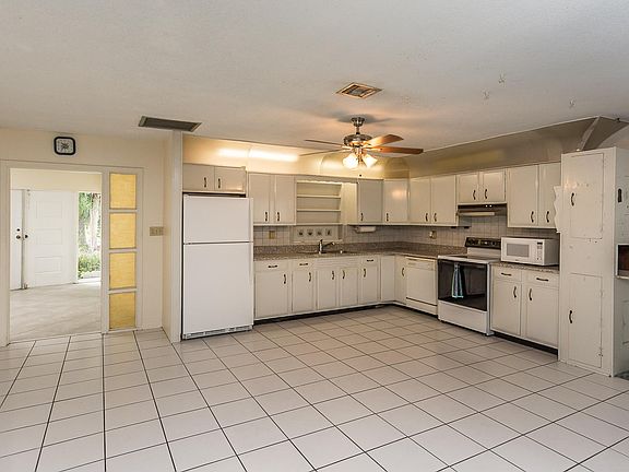 2nd image of 116 Lake Shore Dr