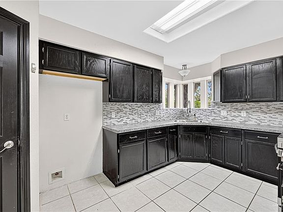 4th image of 1209 Carolina Ave