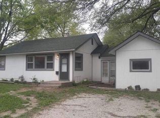 1401 SW Eden Ct, Topeka, KS 66604