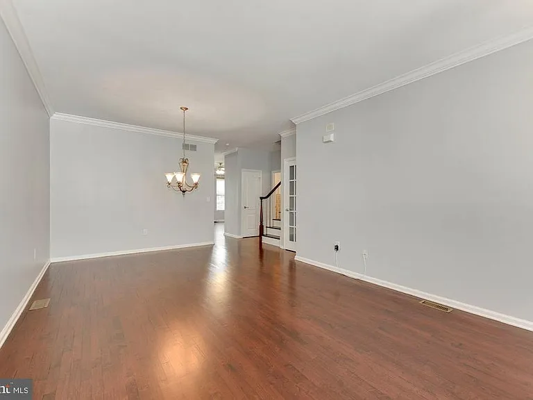 345 Huntington Dr — Photo 4