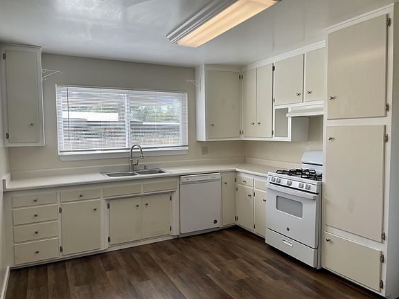 5th image of 670 E 5th Ave APT 2