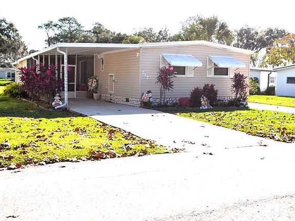 3rd image of 737 Poinsettia St