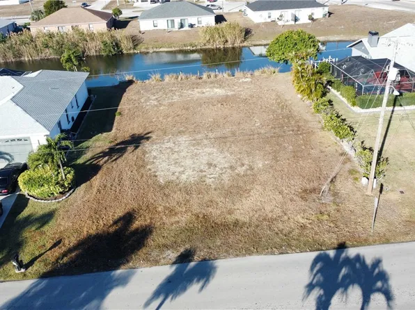 8 SE 8th Pl, Cape Coral, FL 33990
