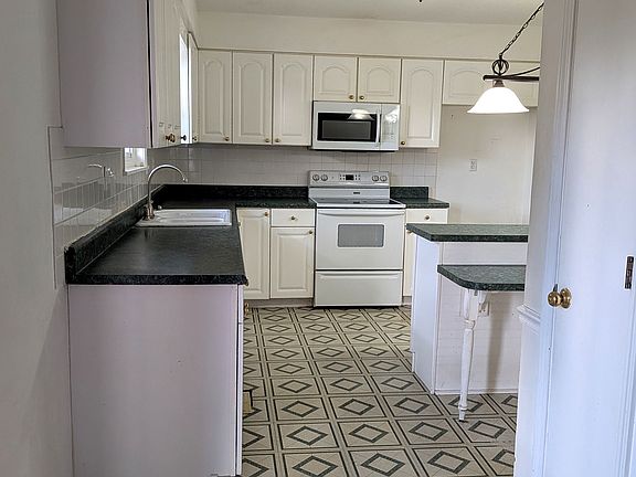 3rd image of 6402 E Saint Charles Rd