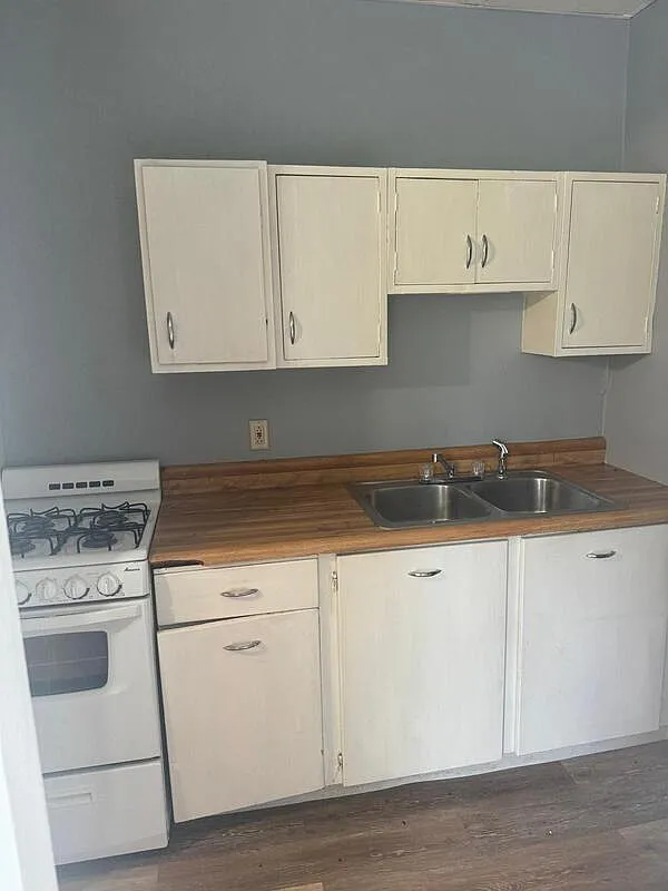 Studio, 1.0 bath, 500 sqft, $725 — Photo 2