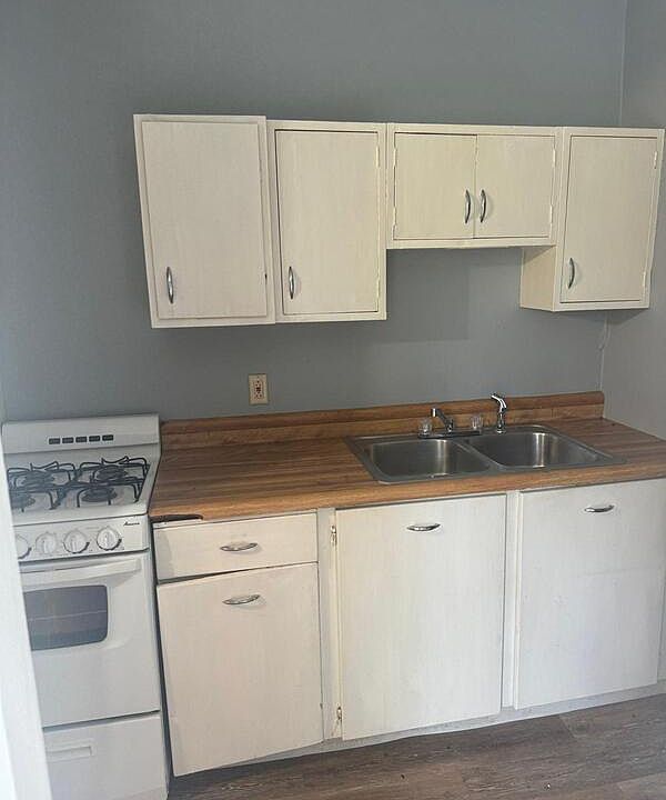 2nd image of 334 Clay St #2