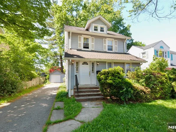 144 Degraw Ave, Teaneck, NJ 07666
