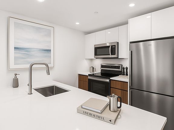 4th image of 87 Commercial St #3302N