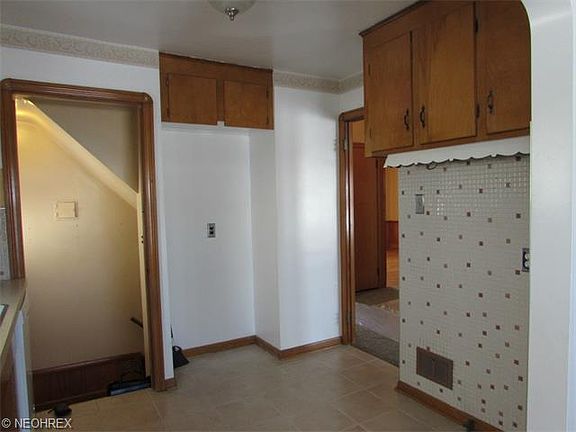 5th image of 7915 Bertha Ave
