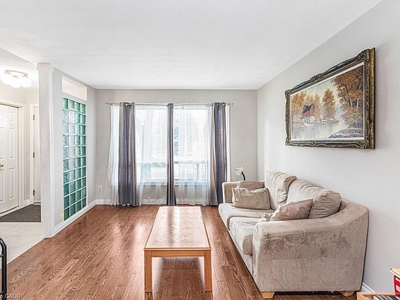 5th image of 28 Riverdale Dr