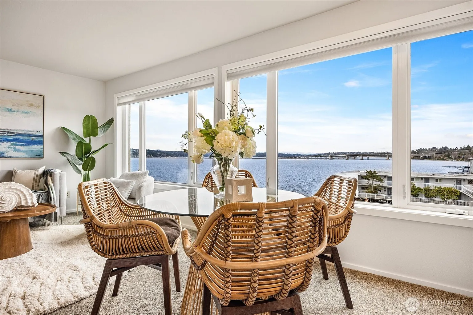 334 Lakeside Avenue S #404 photo 1