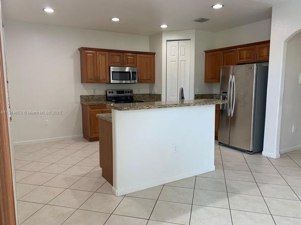 2635 SW 84th Ter #106
