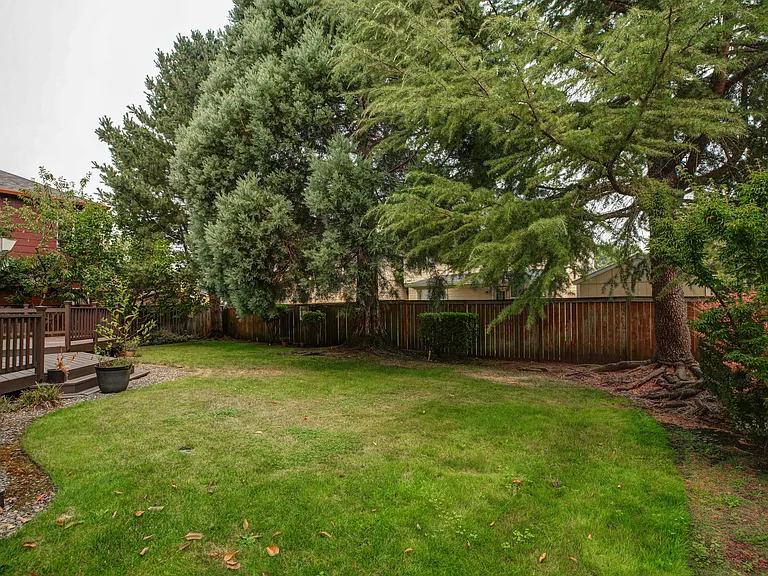 18916 SE 23rd St — Photo 42