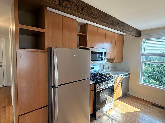 5th image of 21 Essex Cir #6