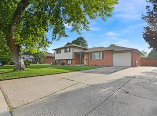 559 Newark St, Aurora, CO 80010