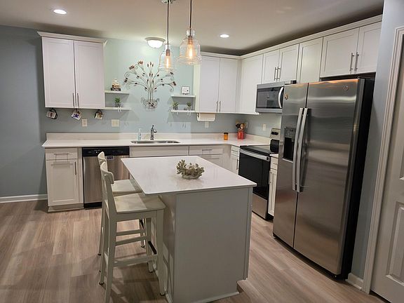 3rd image of 10340 Swan Lake Cir