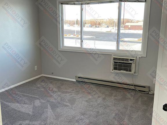 5th image of 614 Vivian St #A