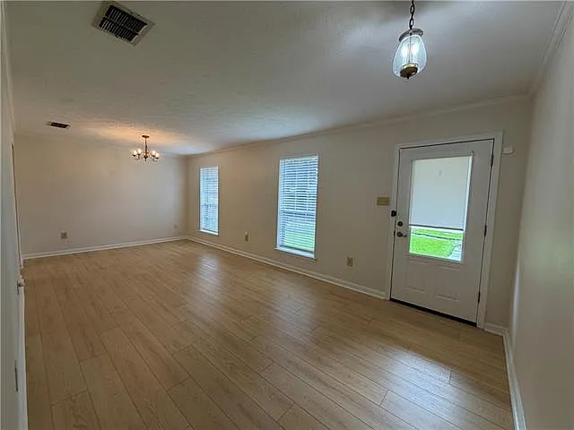 4 Charlene Ct — Photo 3