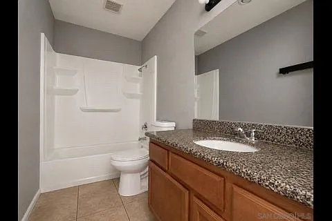2 bed, 1.5 bath, 925 sqft, $2,700 — Photo 1