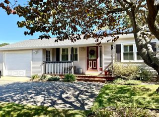 8 Richmond Ln, Mystic, CT 06355