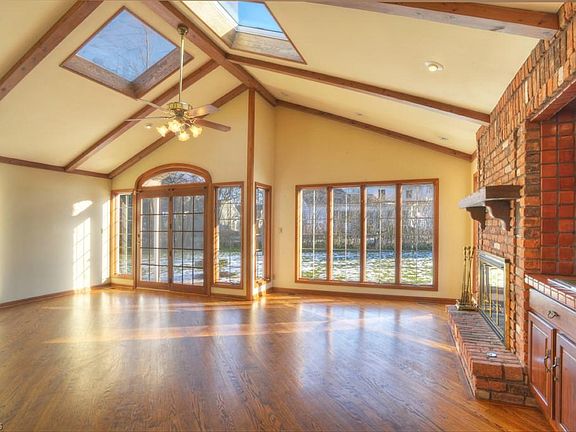 3rd image of 2831 Wildflower Dr