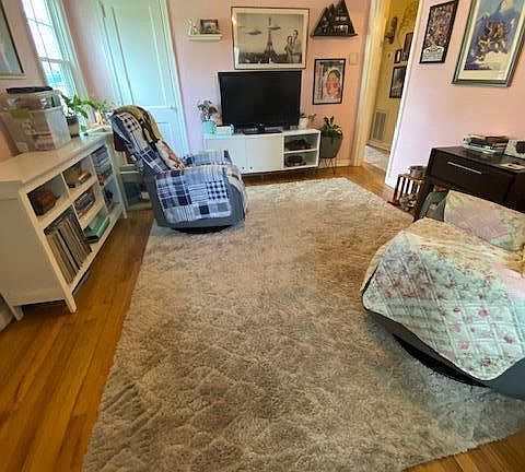 2nd image of 2328 Boxwood Ln