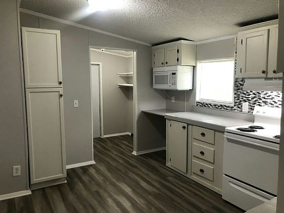 4th image of 13636 W Pointe Dr #442