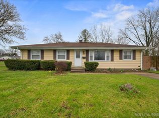 207 Banbury Rd, North Aurora, IL 60542