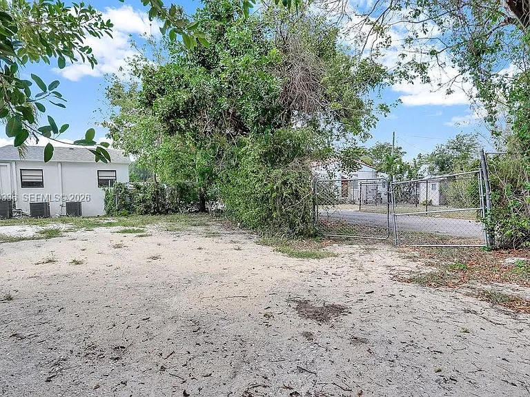 2415 Pierce St #- — Photo 29