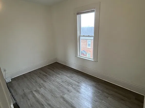1080 Wilson - 1082 1/2, 1082 1/2 Wilson Ave, Dubuque, IA 52001
