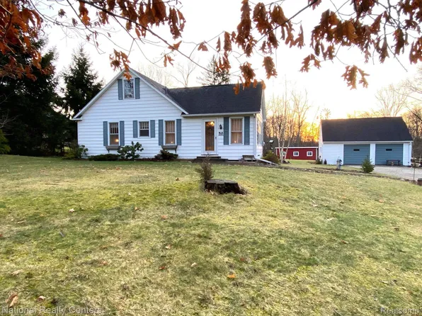 3585 Lake George Rd, Oakland, MI 48363