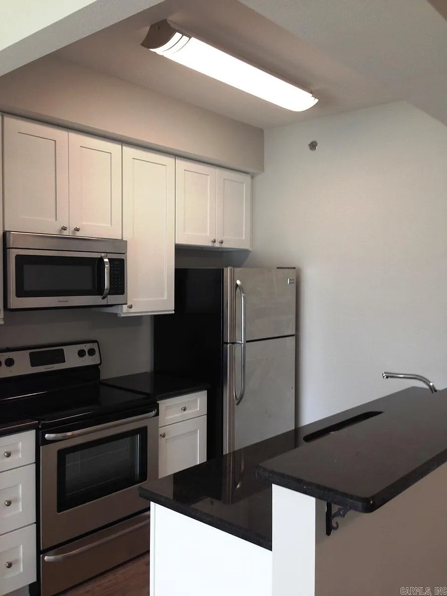 Building Photo - 1855 McKennon St #7