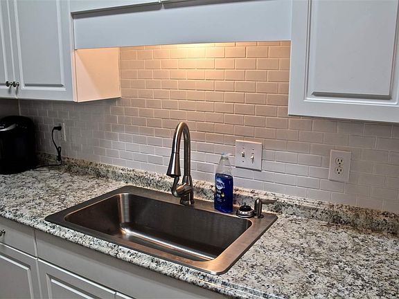 4th image of 110 Laurel Park Pl